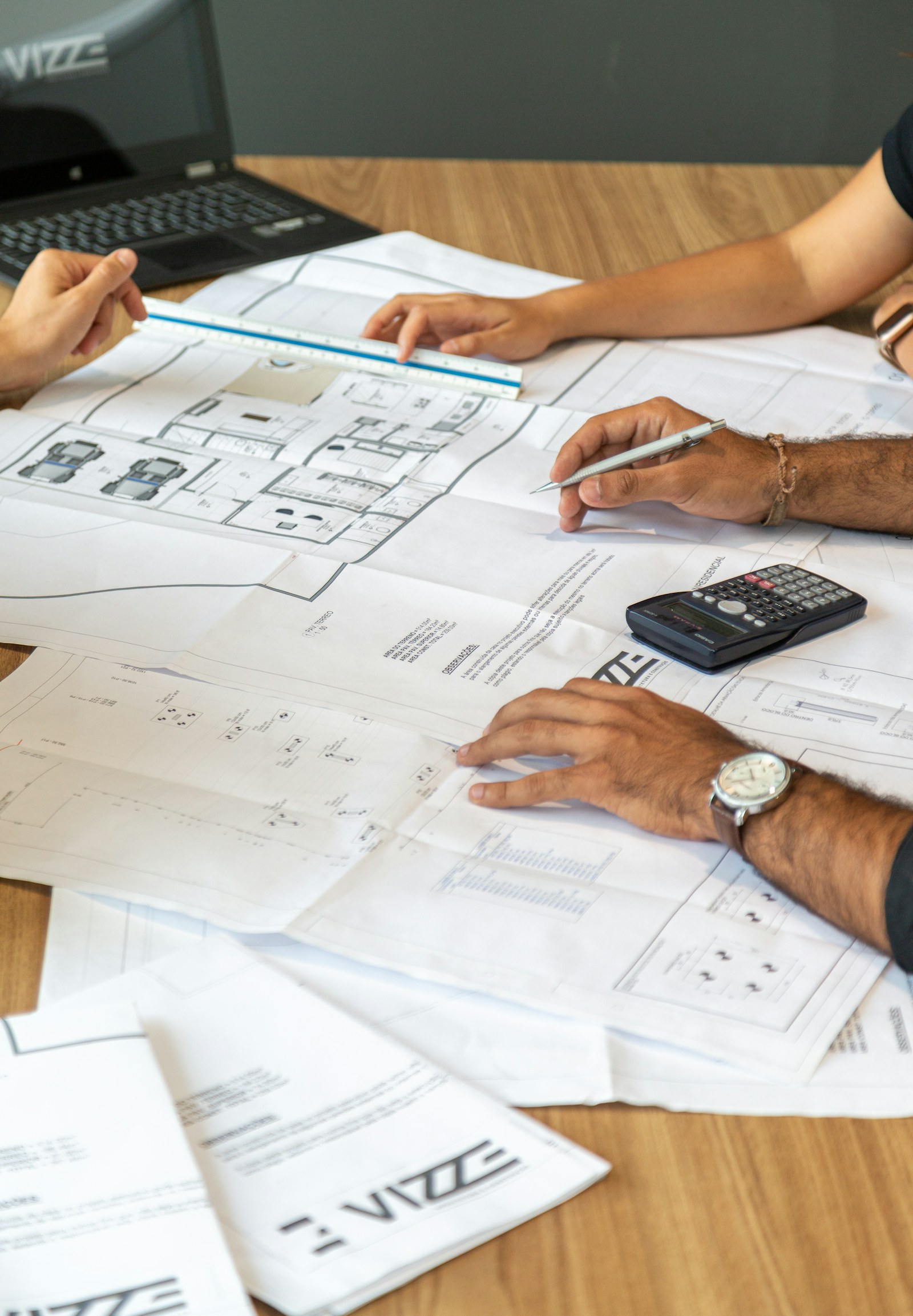 Genomgång av ritningar inför projektering av en säkerhetslösning